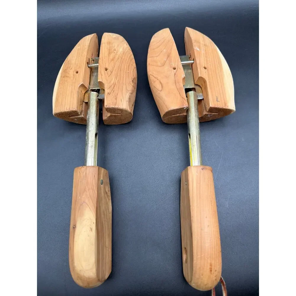 Vintage Cedar Wooden Adjustable Shoe Trees Pair Mens Split Toe Metal Spring